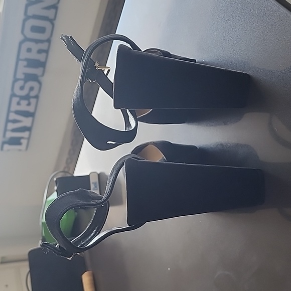 Women's Fashon Nova 6 inch heels. - Picture 5 of 12